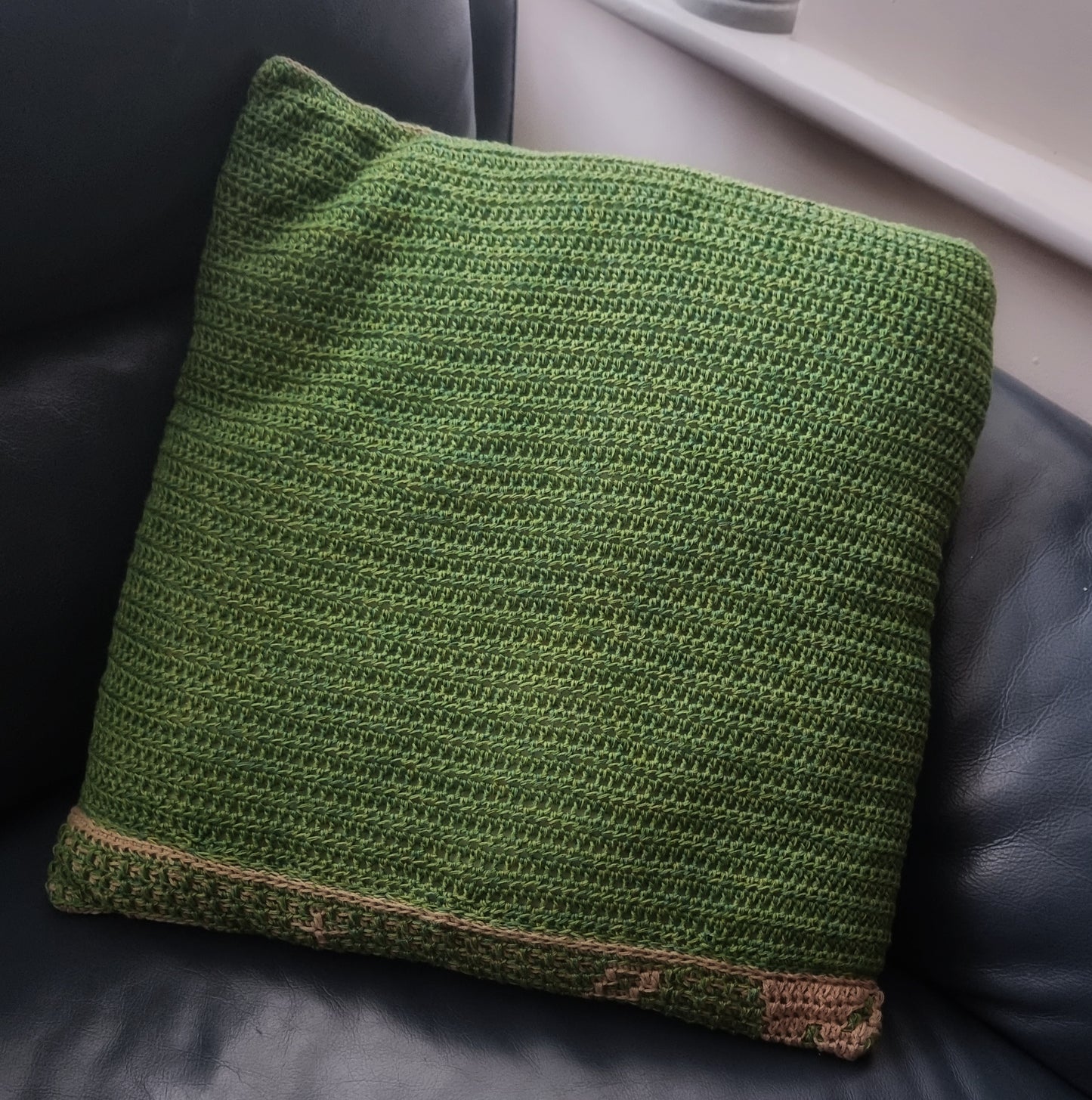 owlsaic wall hanging/ pillow case PDF crochet chart