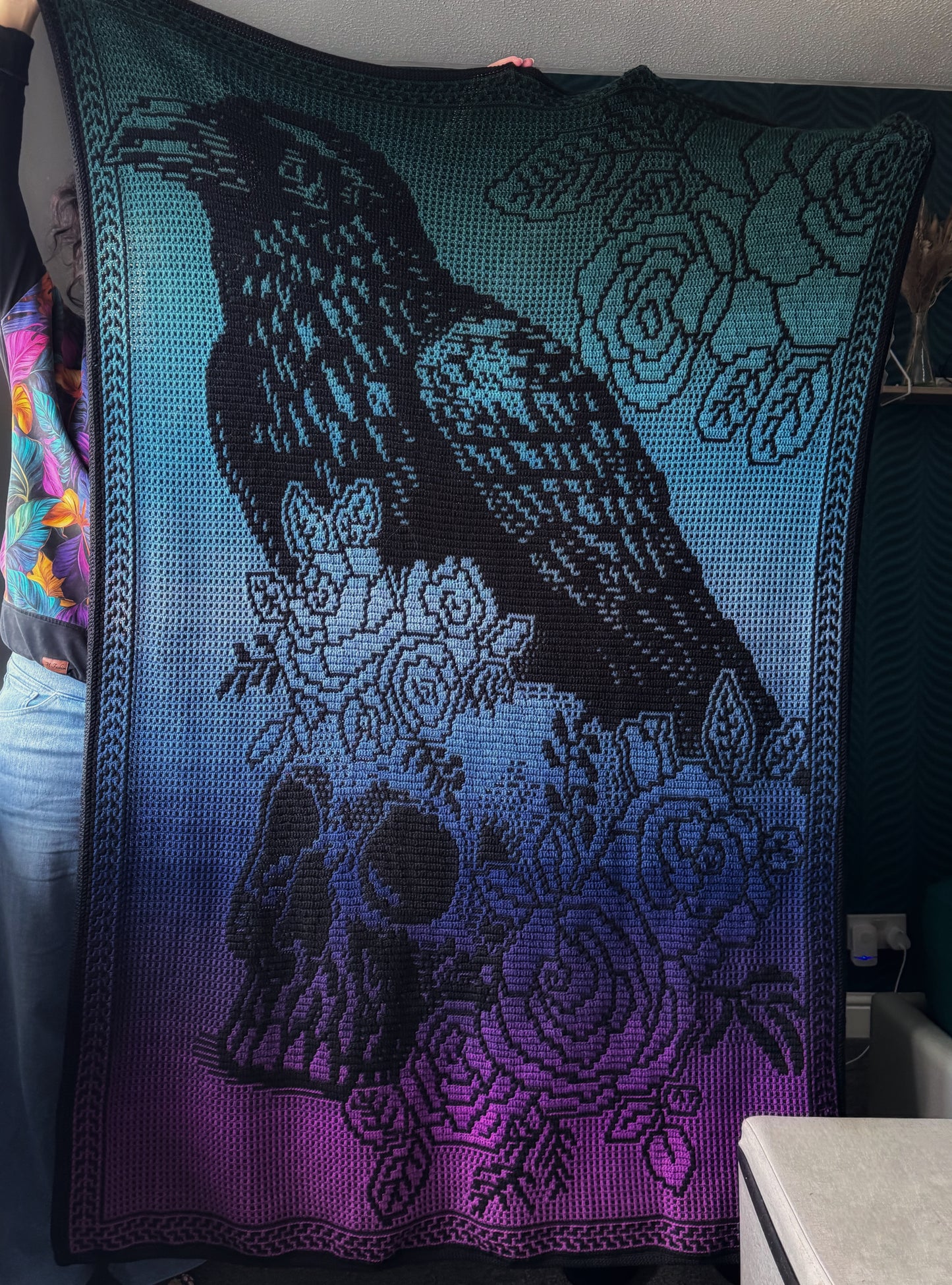 crow and roses blanket pattern, no written instructions, chart only, PDF file.